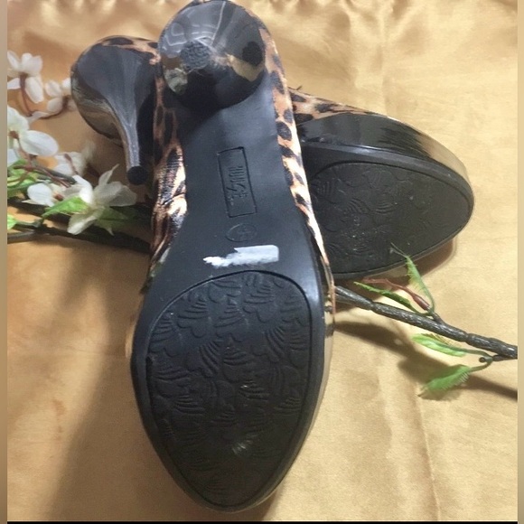 ROUGE HEELS - Picture 3 of 6